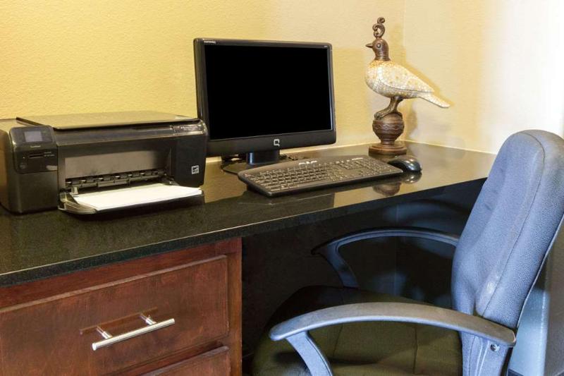 酒店 Lone Star Inn & Suites