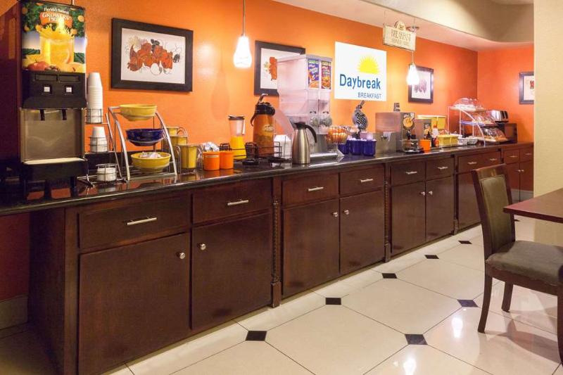 酒店 Lone Star Inn & Suites