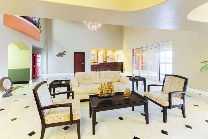 酒店 Lone Star Inn & Suites