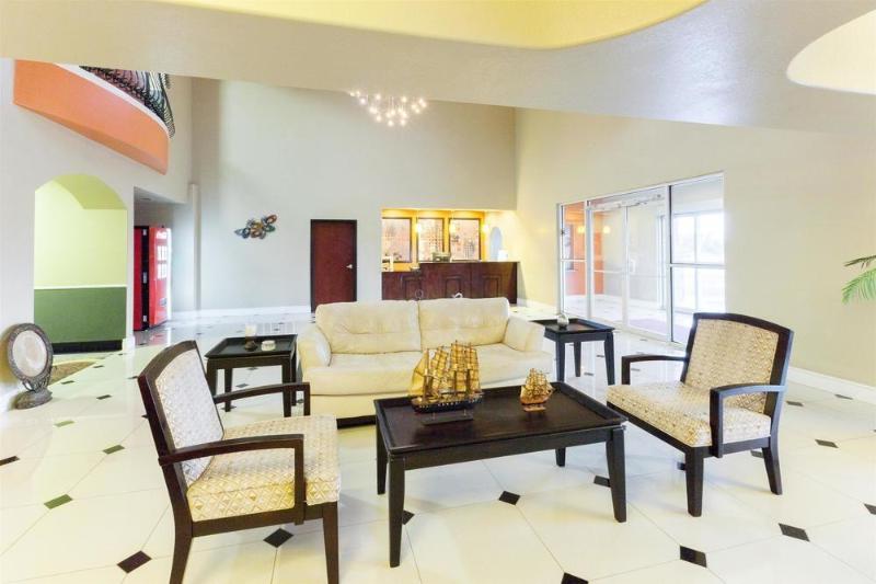 酒店 Lone Star Inn & Suites