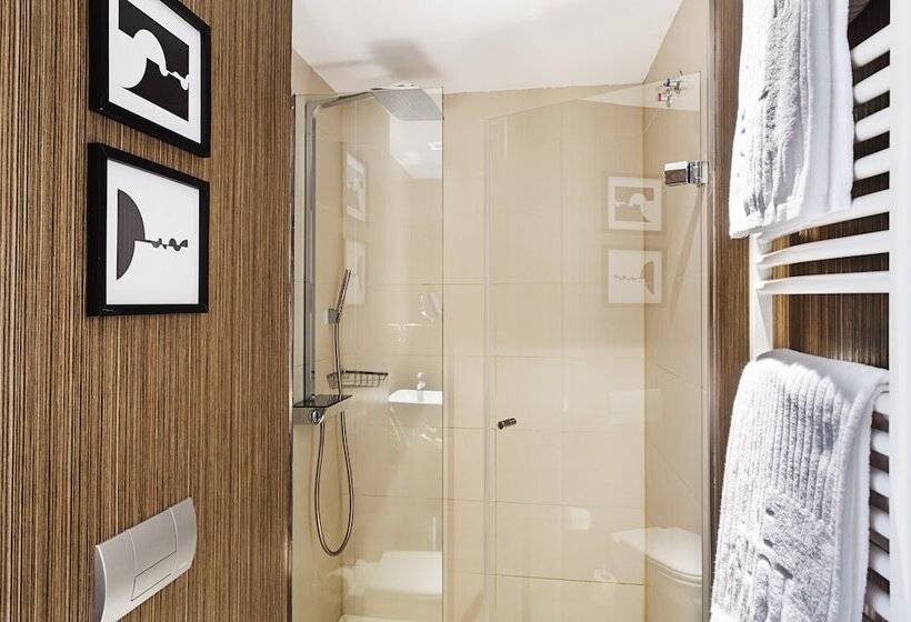 فندق One Shot Luchana 22