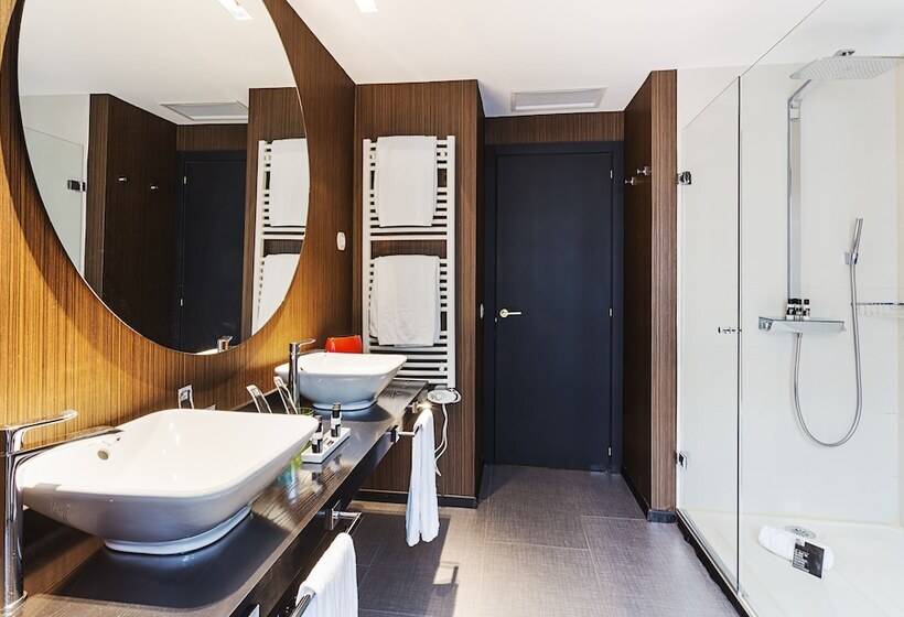 فندق One Shot Luchana 22