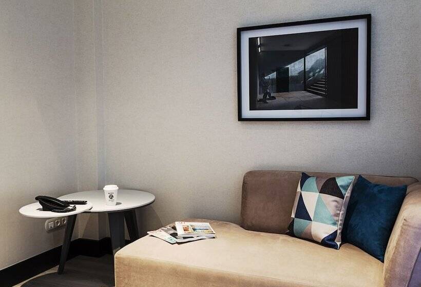 فندق One Shot Luchana 22