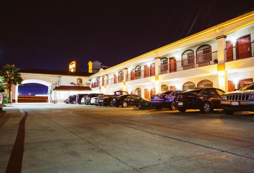 בית מלון כפרי Palace Inn   Baytown I 10