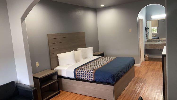 בית מלון כפרי Palace Inn   Baytown I 10