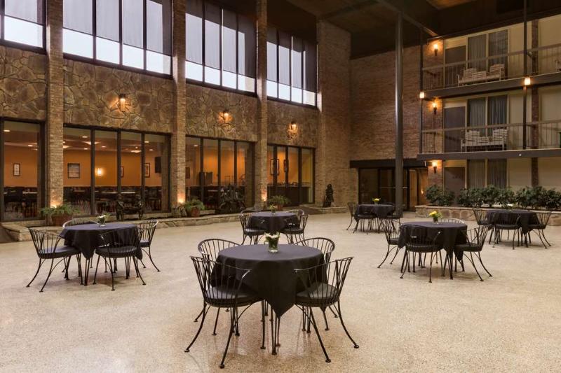 酒店 Park Inn By Radisson Sharon