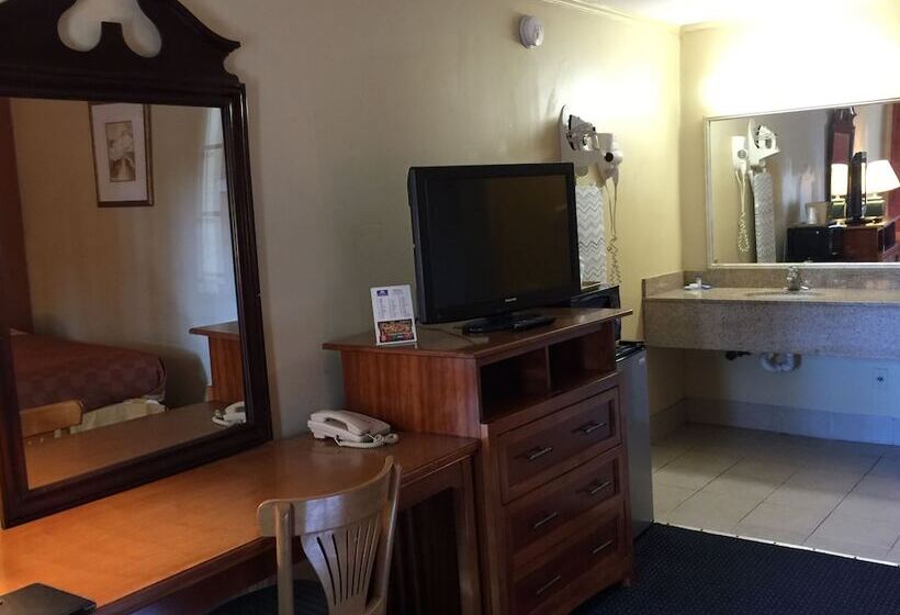 酒店 Red Carpet Innstamford