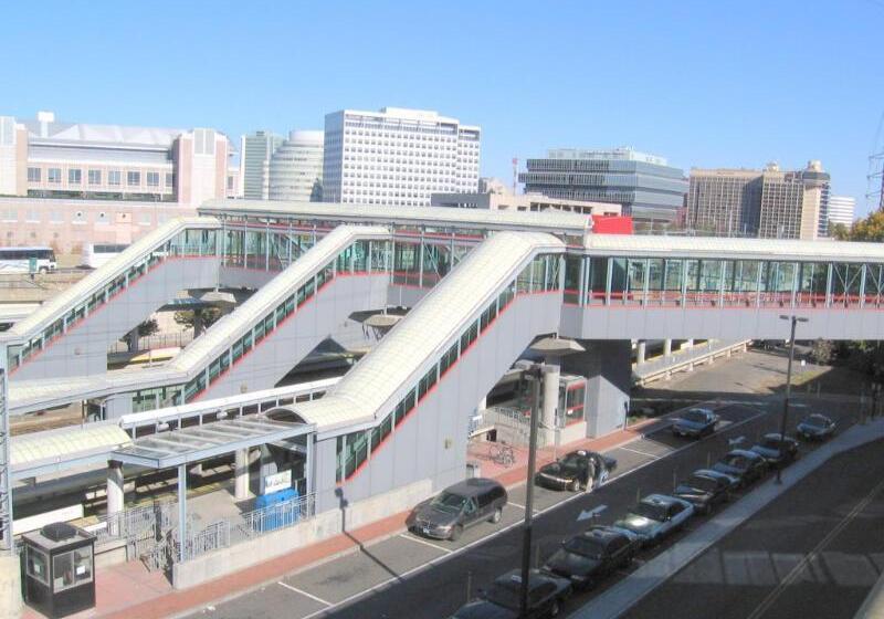 酒店 Red Carpet Innstamford