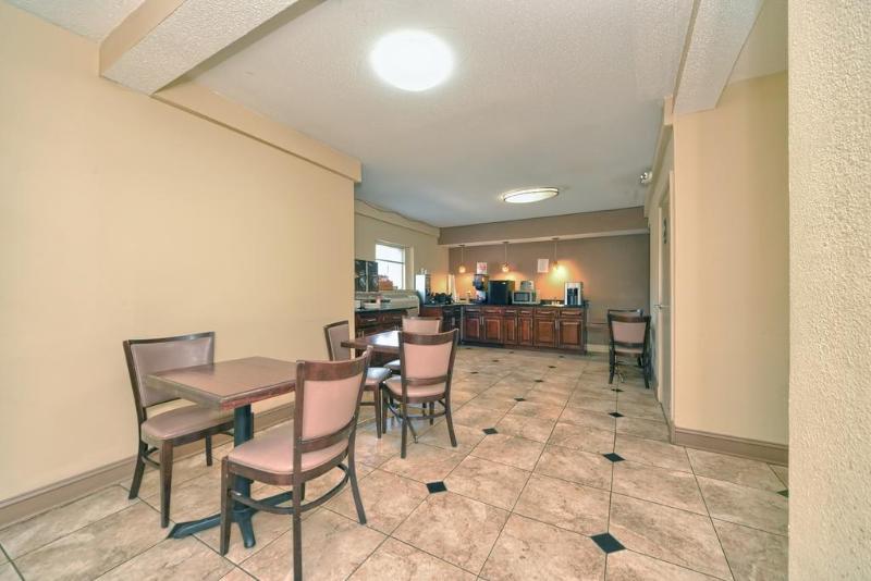 酒店 Red Carpet Innstamford