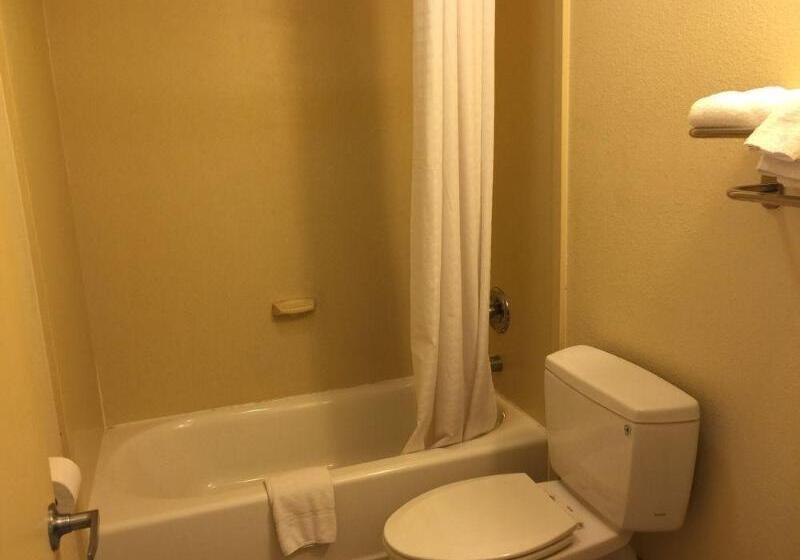 酒店 Red Carpet Innstamford