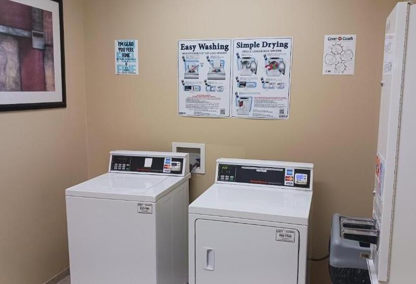 Отель Red Roof Inn & Suites Midland