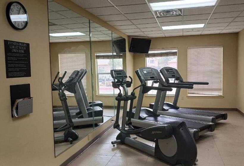 Отель Red Roof Inn & Suites Midland