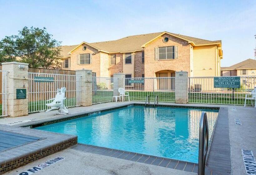 호텔 Red Roof Inn & Suites Midland