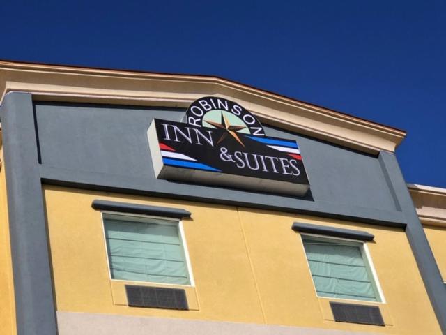 호텔 Robinson Inn And Suites