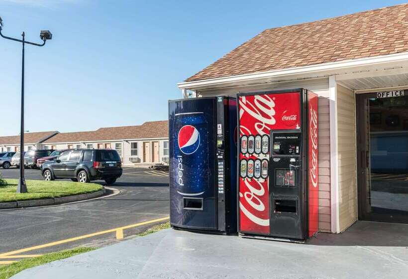 호텔 Rodeway Inn & Suites