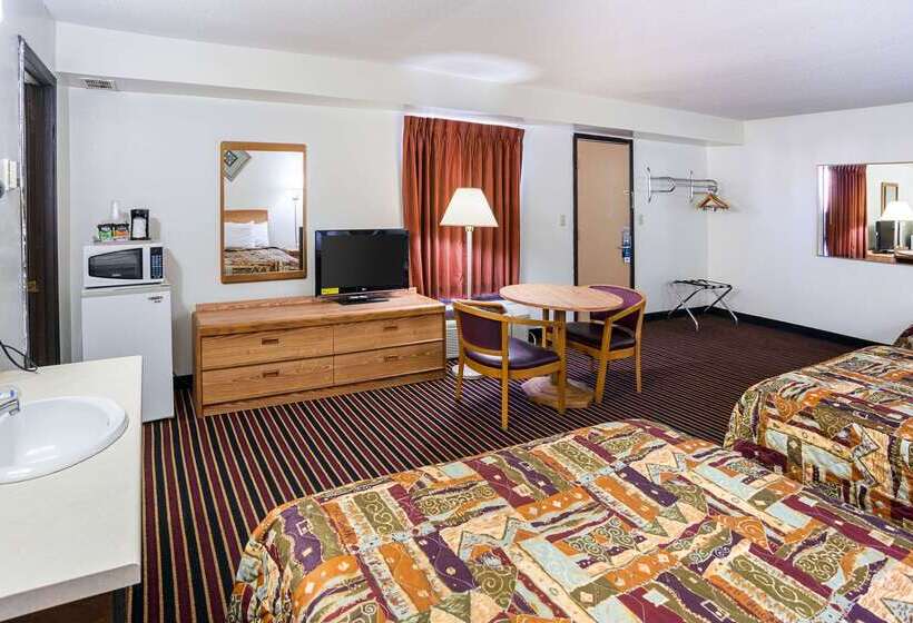 호텔 Rodeway Inn & Suites