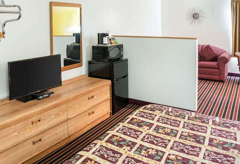 호텔 Rodeway Inn & Suites