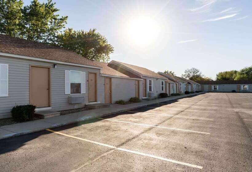 호텔 Rodeway Inn & Suites