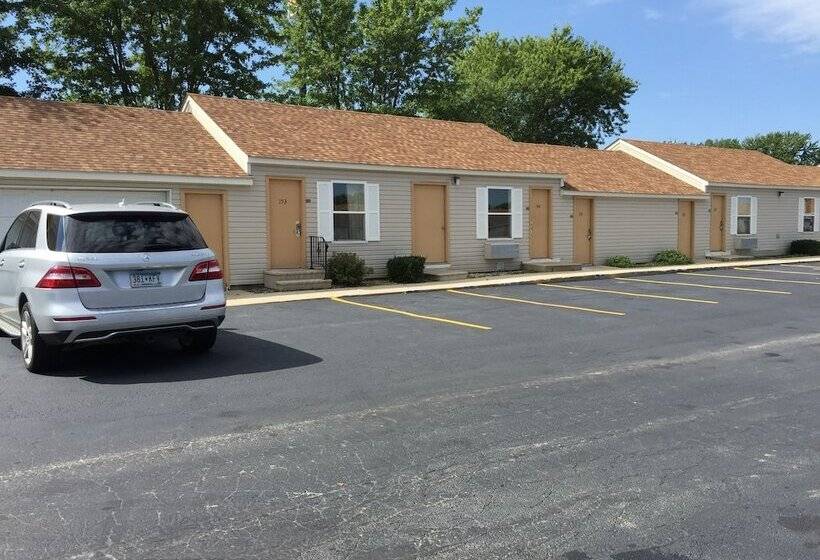 호텔 Rodeway Inn & Suites