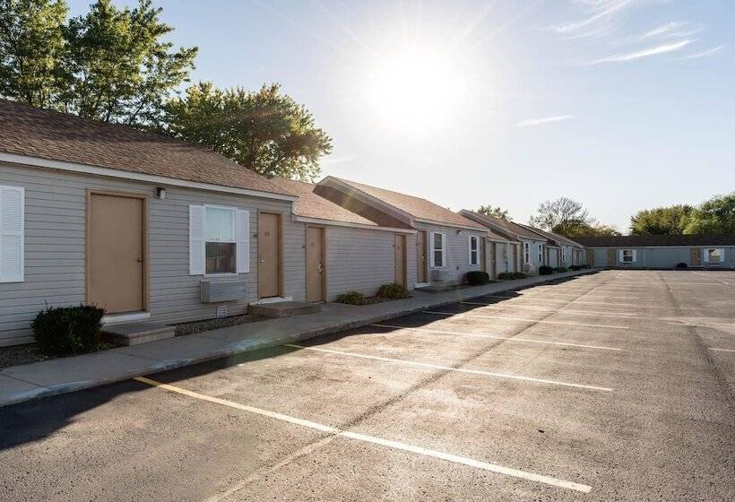 호텔 Rodeway Inn & Suites