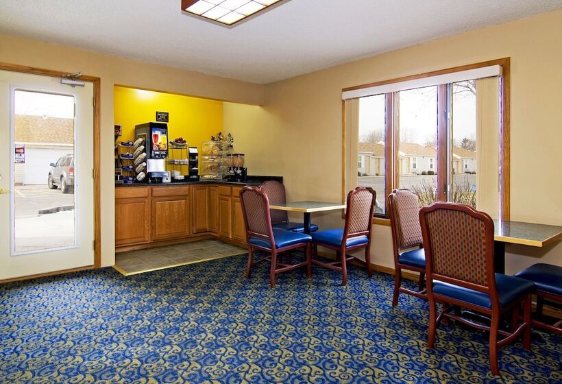 هتل Rodeway Inn & Suites