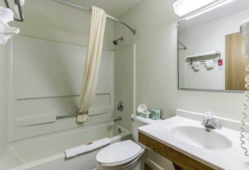 هتل Rodeway Inn & Suites