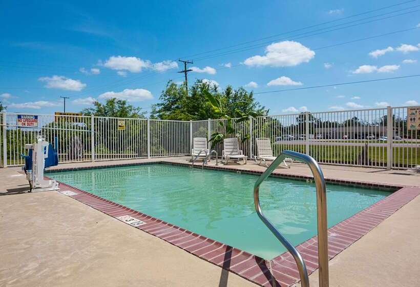 فندق Rodeway Inn & Suites