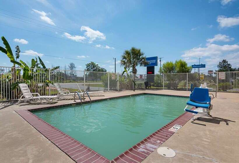 فندق Rodeway Inn & Suites