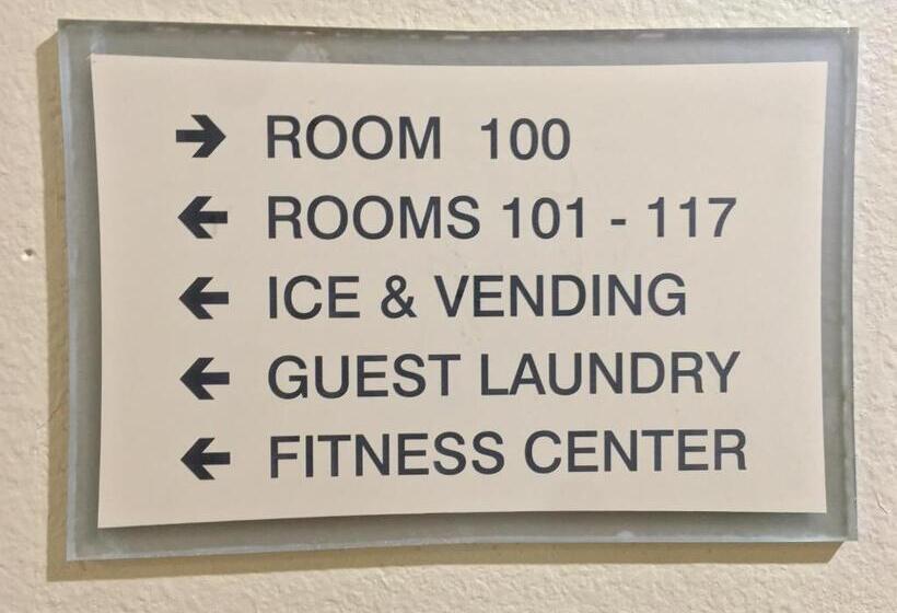 فندق Rodeway Inn & Suites