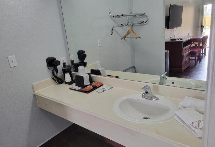 Отель Scottish Inn & Suites