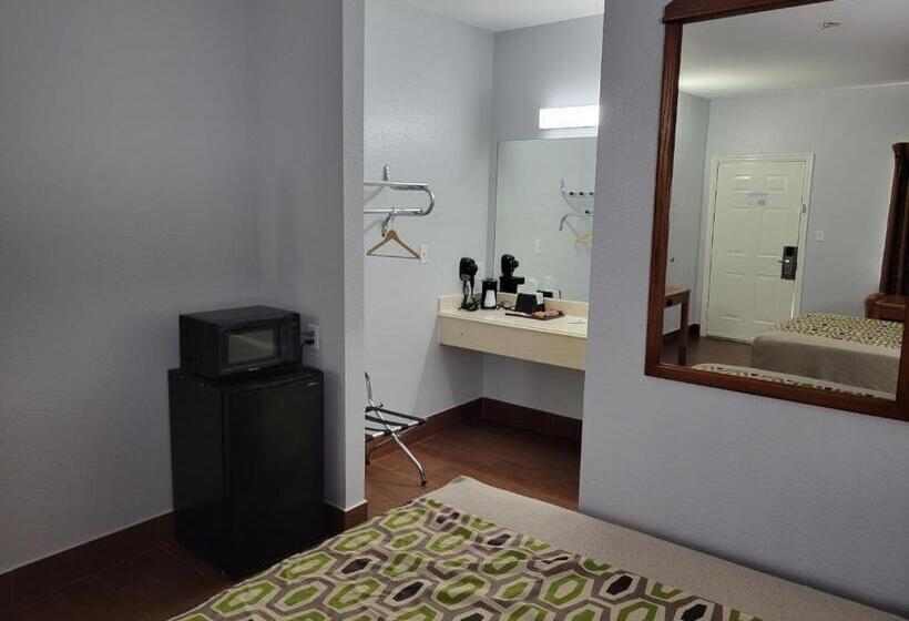 Отель Scottish Inn & Suites