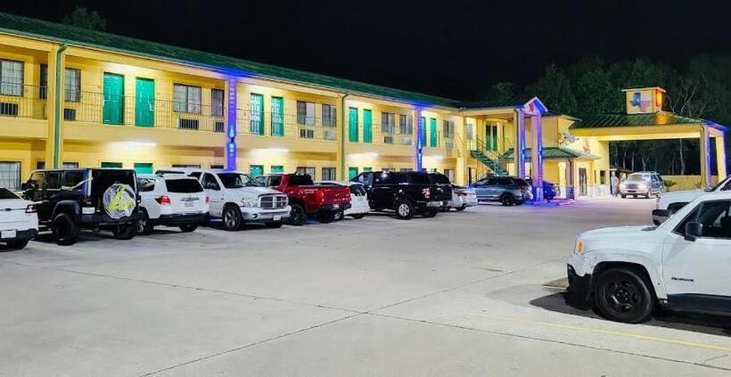 Отель Scottish Inn & Suites