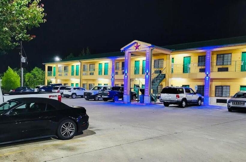 Отель Scottish Inn & Suites