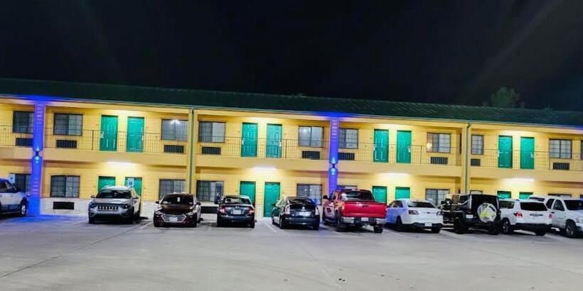 Отель Scottish Inn & Suites