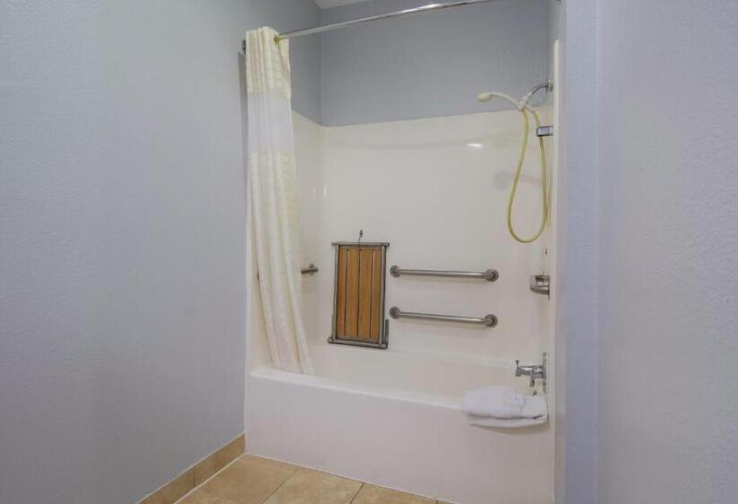 Отель Scottish Inn & Suites