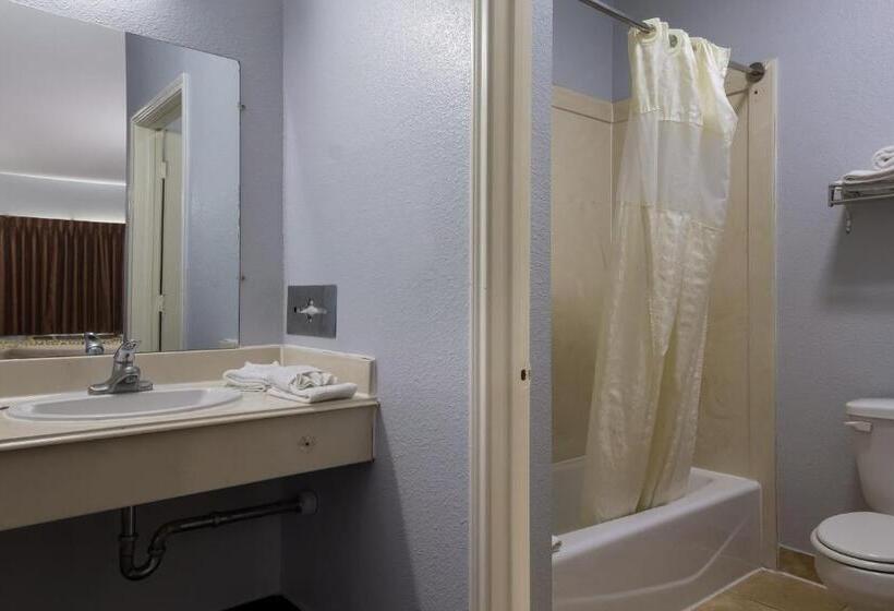 Отель Scottish Inn & Suites