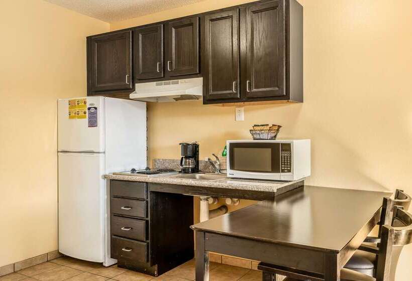 فندق Suburban Studios Near Camp Lejeune