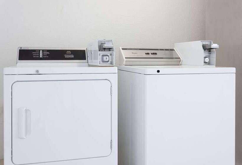 فندق Super 8 By Wyndham Kingsland I 95 Naval Base Area