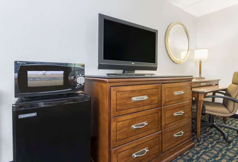 فندق Super 8 By Wyndham Kingsland I 95 Naval Base Area