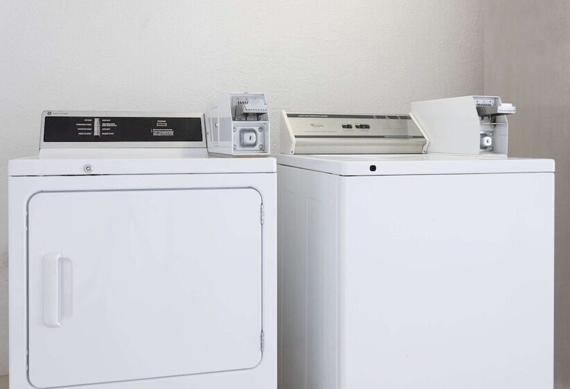 فندق Super 8 By Wyndham Kingsland I 95 Naval Base Area