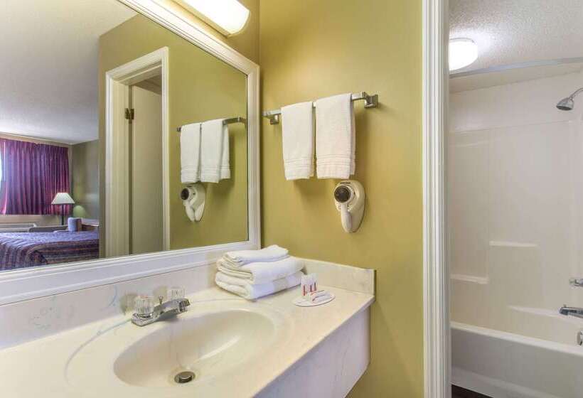 فندق Super 8 By Wyndham Monticello