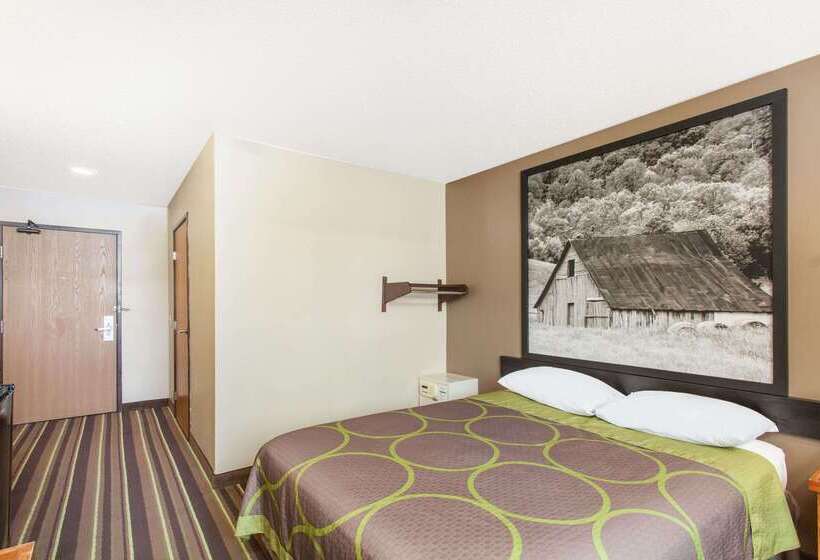 Отель Super 8 By Wyndham Richlands/claypool Hill Area