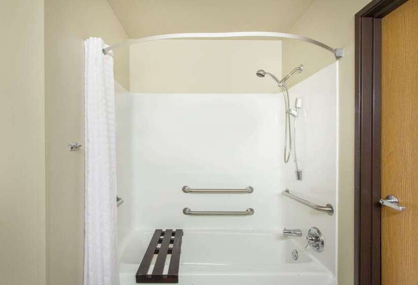 Отель Super 8 By Wyndham Richlands/claypool Hill Area