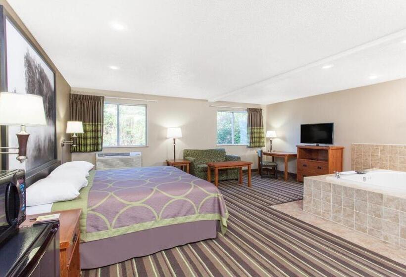 Отель Super 8 By Wyndham Richlands/claypool Hill Area