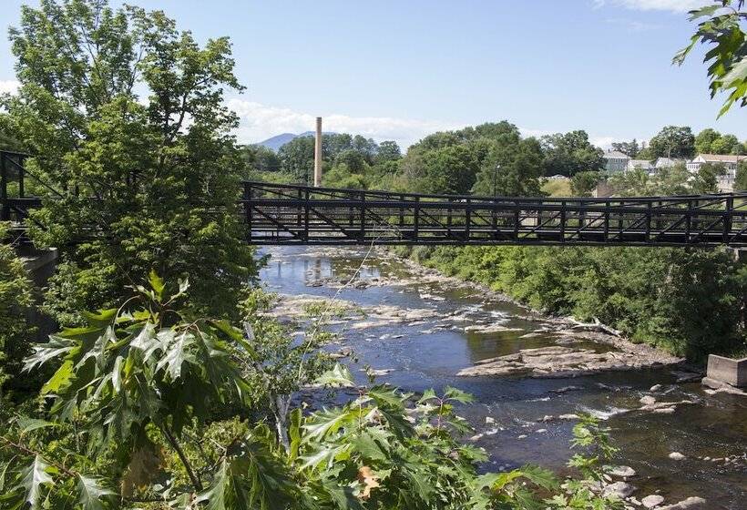 호텔 The Common Man Inn & Restaurant