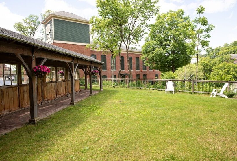 호텔 The Common Man Inn & Restaurant