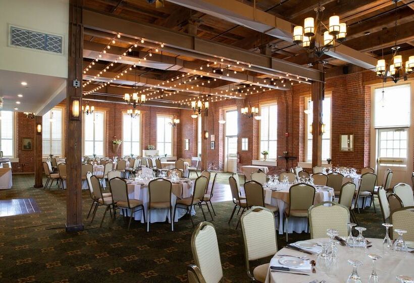 호텔 The Common Man Inn & Restaurant