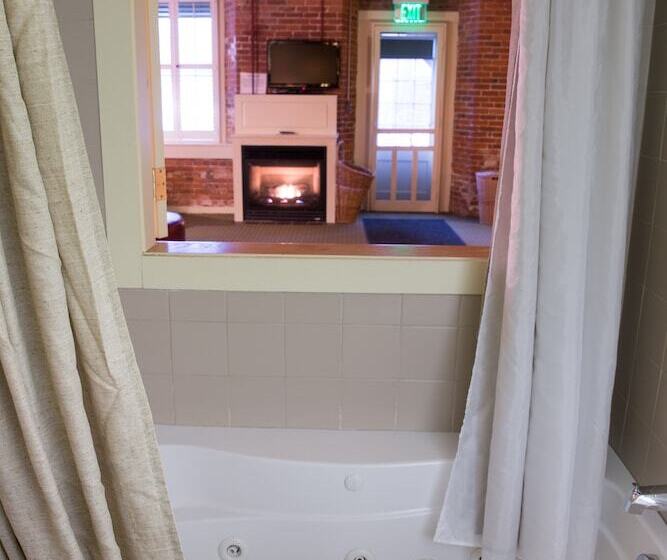 호텔 The Common Man Inn & Restaurant