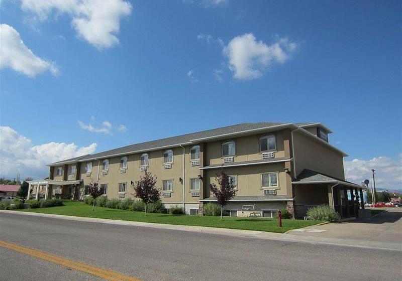 בית מלון כפרי The Landmark Inn & Suites