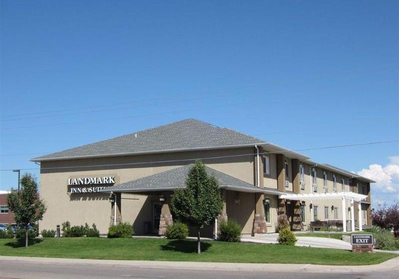 בית מלון כפרי The Landmark Inn & Suites